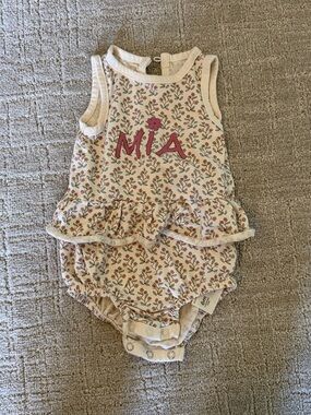 Personalized 'Mia' Floral Baby One-Piece Bodysuit - Cream with Pink Accent